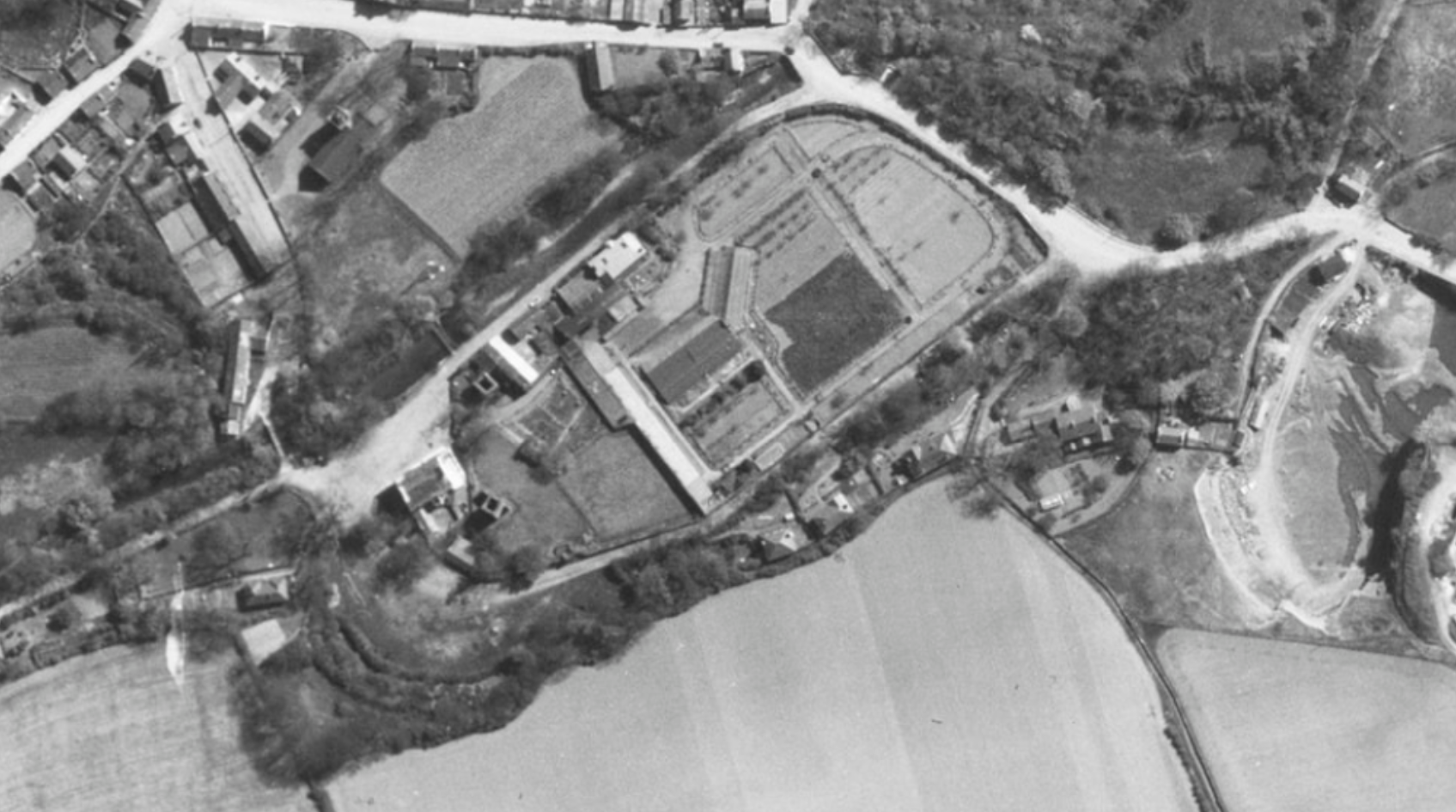 Aerial photograph, 3 May 1946: Rushen Abbey Gardens working complex, with Always, The Beeches and The Orchard visible at the south-west.